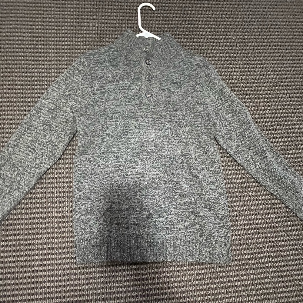 Old Navy grey sweater